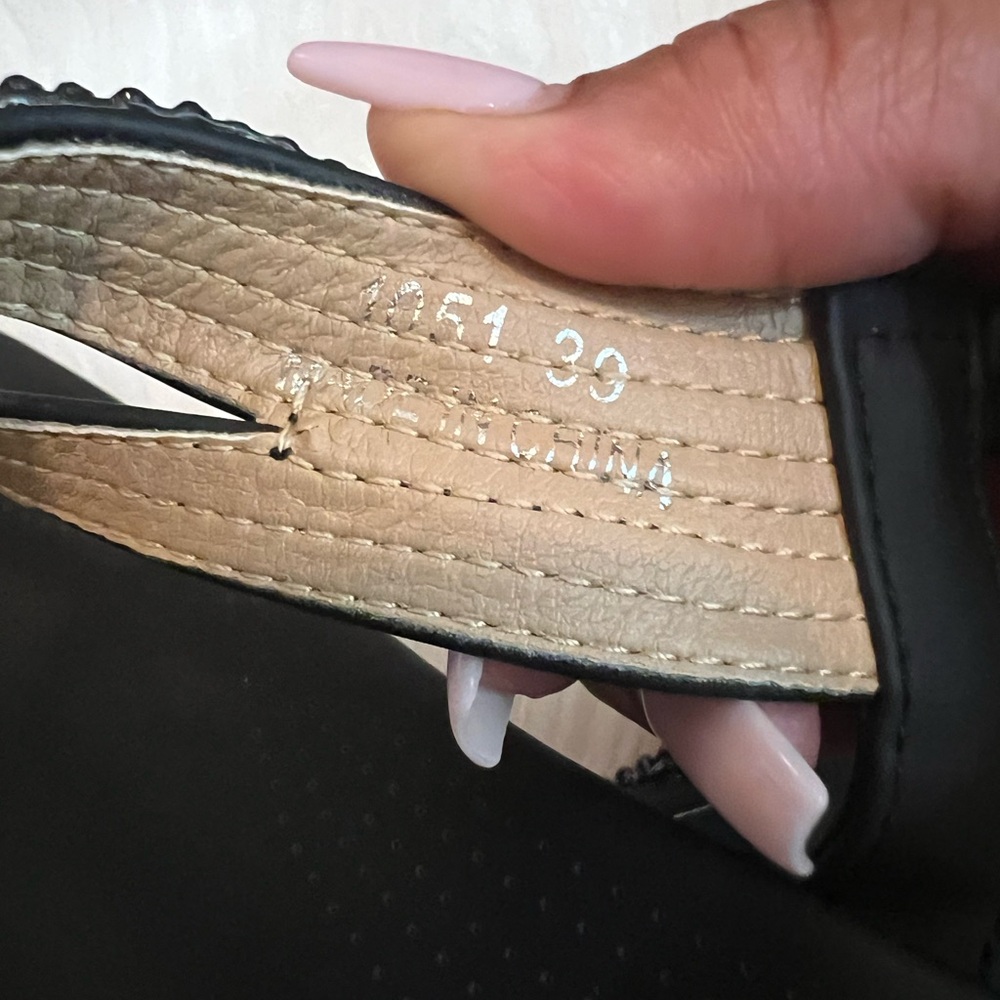 Black Sandals New size 8.5 - Picture 6 of 12